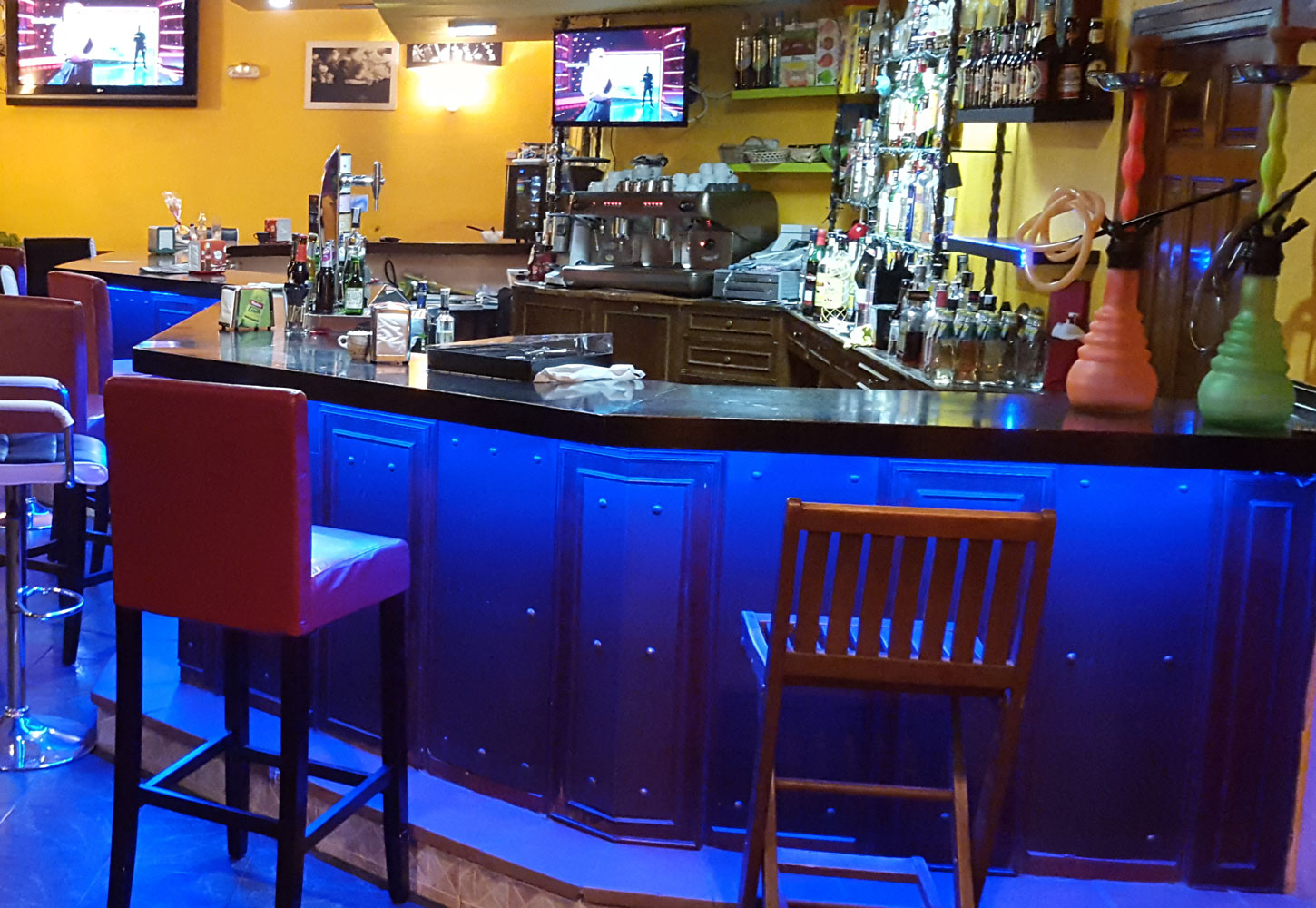 Vive la noche en el Disco-Bar El Patio – Parque El Chorro Navafria | Bar Restaurante | Barbacoas | Información